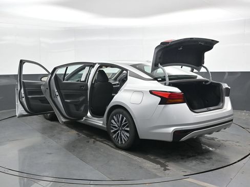 Used 2024 Nissan Altima 2.5 SV FWD image 47