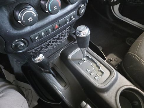 Used 2015 Jeep Wrangler Unlimited Sahara w/ Connectivity Group AWD/4WD image 48