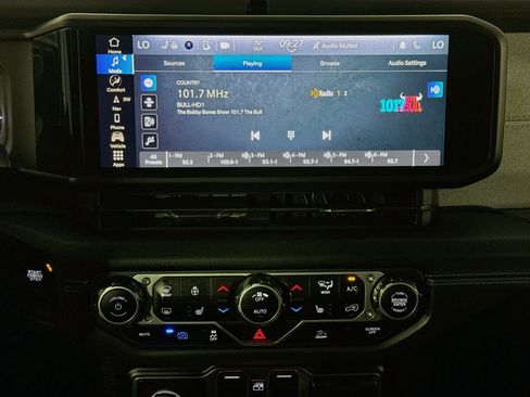 Used 2024 Jeep Wrangler Unlimited Sahara w/ Technology Group AWD/4WD image 29