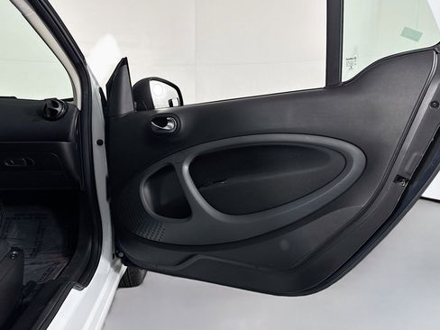 Used 2017 smart fortwo electric drive image 24