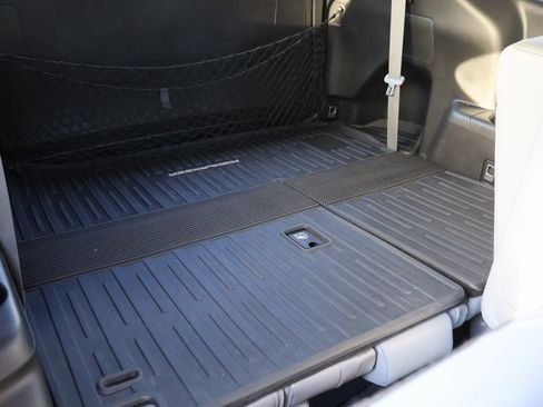 Used 2020 Toyota Highlander XLE image 12