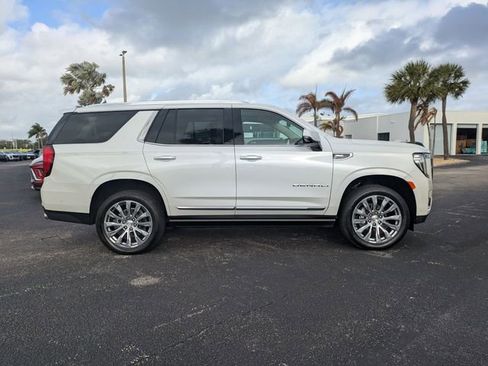 Used 2024 GMC Yukon Denali w/ Denali Reserve Package AWD/4WD image 3