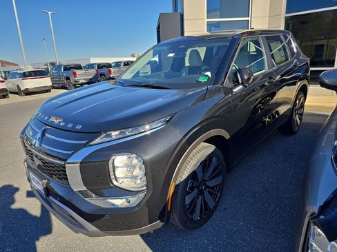 Used 2025 Mitsubishi Outlander SE AWD/4WD image 2