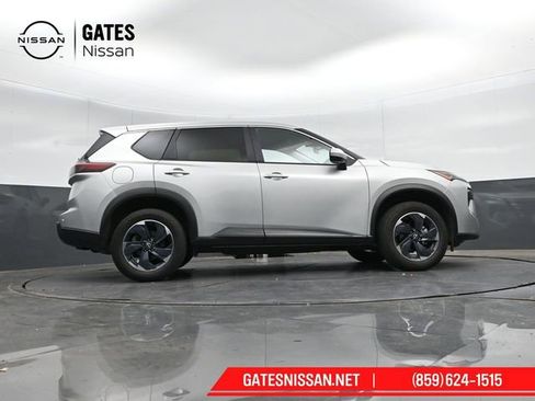 Used 2025 Nissan Rogue SV AWD/4WD image 43