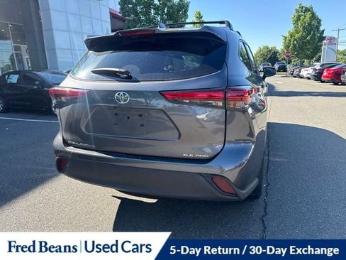 Used 2023 Toyota Highlander XLE AWD/4WD image 7