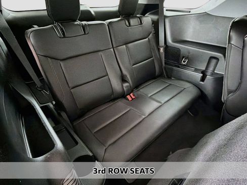 Used 2024 Ford Explorer XLT w/ Equipment Group 202A AWD/4WD image 7