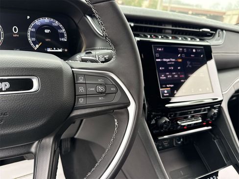 New 2025 Jeep Grand Cherokee L Altitude image 15