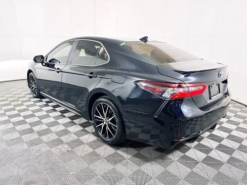 Used 2024 Toyota Camry SE image 5