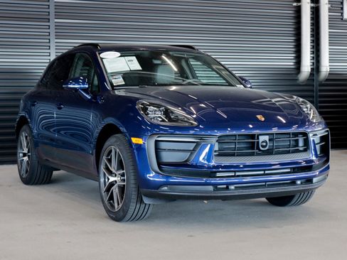 Certified 2024 Porsche Macan image 7