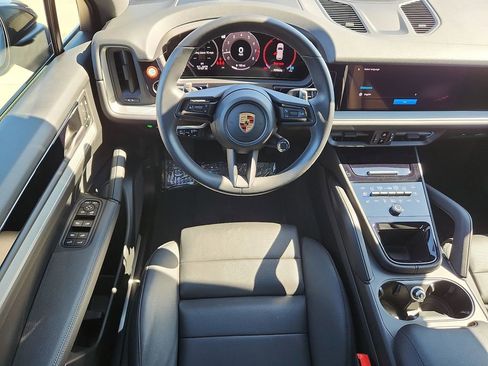 Certified 2024 Porsche Cayenne image 10