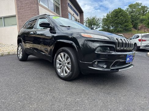 Used 2016 Jeep Cherokee Overland w/ Technology Group AWD/4WD image 13