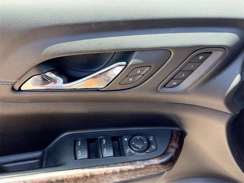 Used 2023 GMC Acadia Denali w/ Denali Ultimate Package image 18