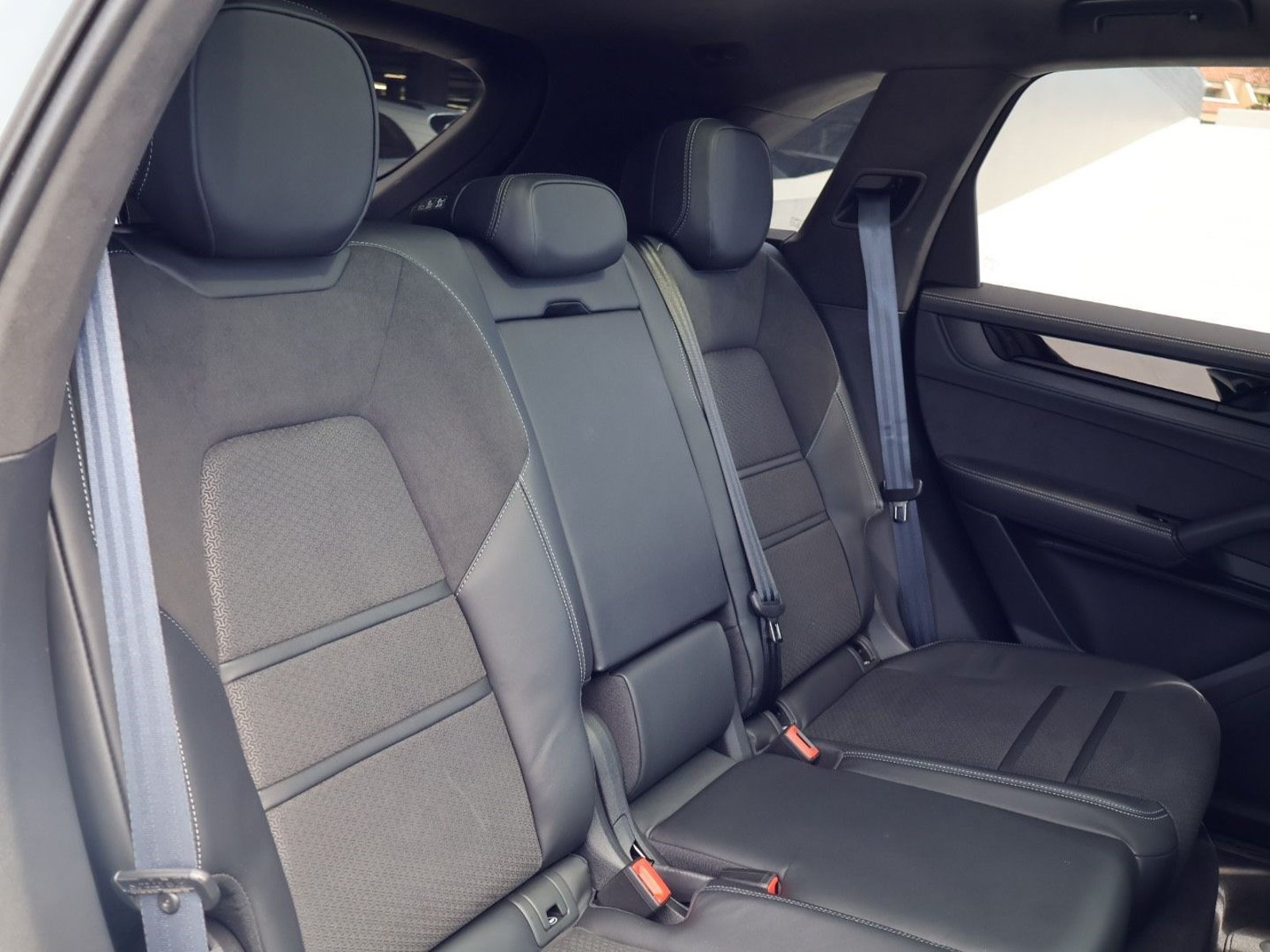 Certified 2025 Porsche Cayenne GTS AWD/4WD image 23