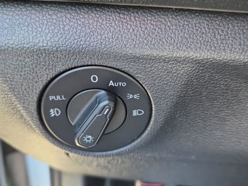 Used 2019 Volkswagen Jetta R-Line image 11