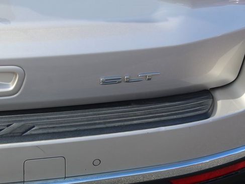 Used 2023 GMC Yukon SLT w/ SLT Luxury Package image 5