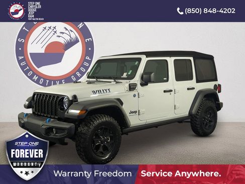 Used 2023 Jeep Wrangler Unlimited w/ Cold Weather Group AWD/4WD image 2