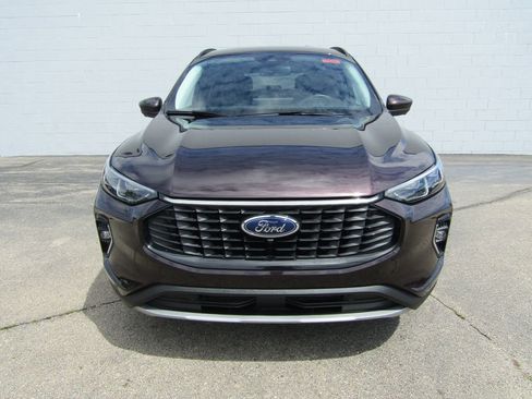 Used 2023 Ford Escape Platinum image 3