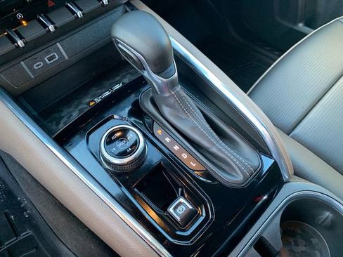 Used 2023 GMC Canyon Denali image 25