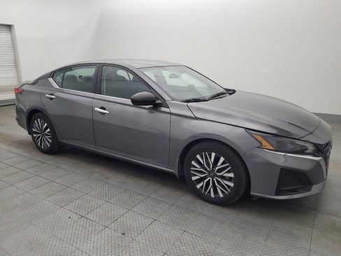 Used 2024 Nissan Altima 2.5 SV image 11