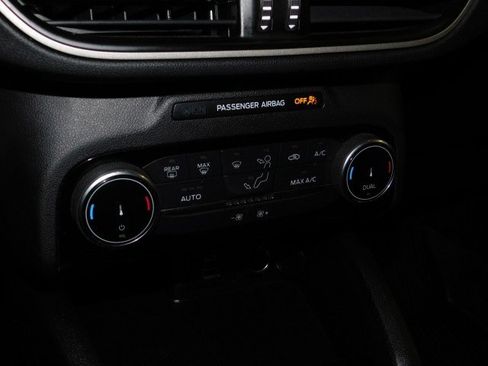 Used 2022 Ford Escape SE w/ SE Sport Appearance Package image 23