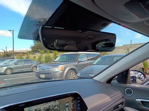 Used 2022 Hyundai Sonata Limited w/ Preferred Accessory Package image 33