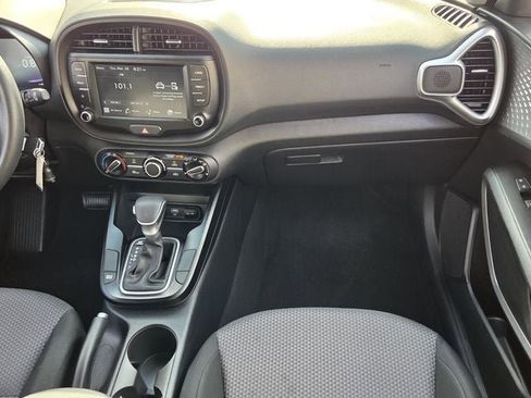 Used 2025 Kia Soul LX image 15