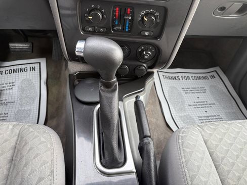 Used 2005 GMC Envoy XUV SLE image 18