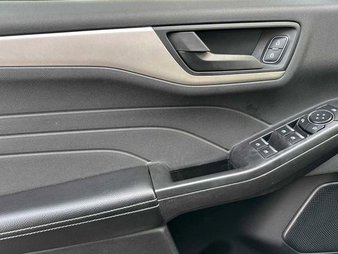 Used 2022 Ford Escape S image 9