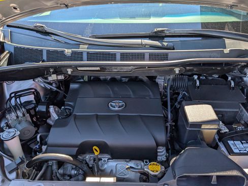 Used 2012 Toyota Sienna Limited image 29