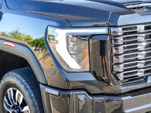 Used 2025 GMC Sierra 2500 Denali Ultimate w/ Snow Plow Prep/Camper Package AWD/4WD image 8