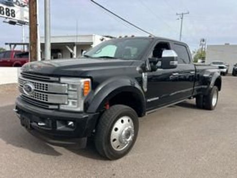 Used 2017 Ford F450 Platinum w/ Platinum Ultimate Package AWD/4WD image 1