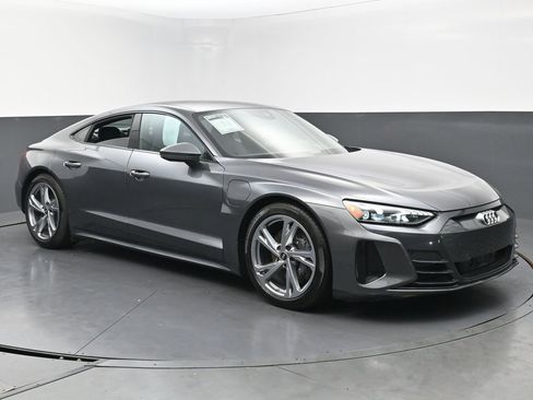 Used 2023 Audi e-tron GT Premium Plus image 3
