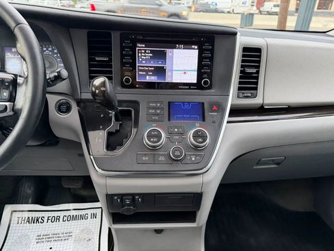 Used 2018 Toyota Sienna XLE w/ XLE Navigation Package AWD/4WD image 35