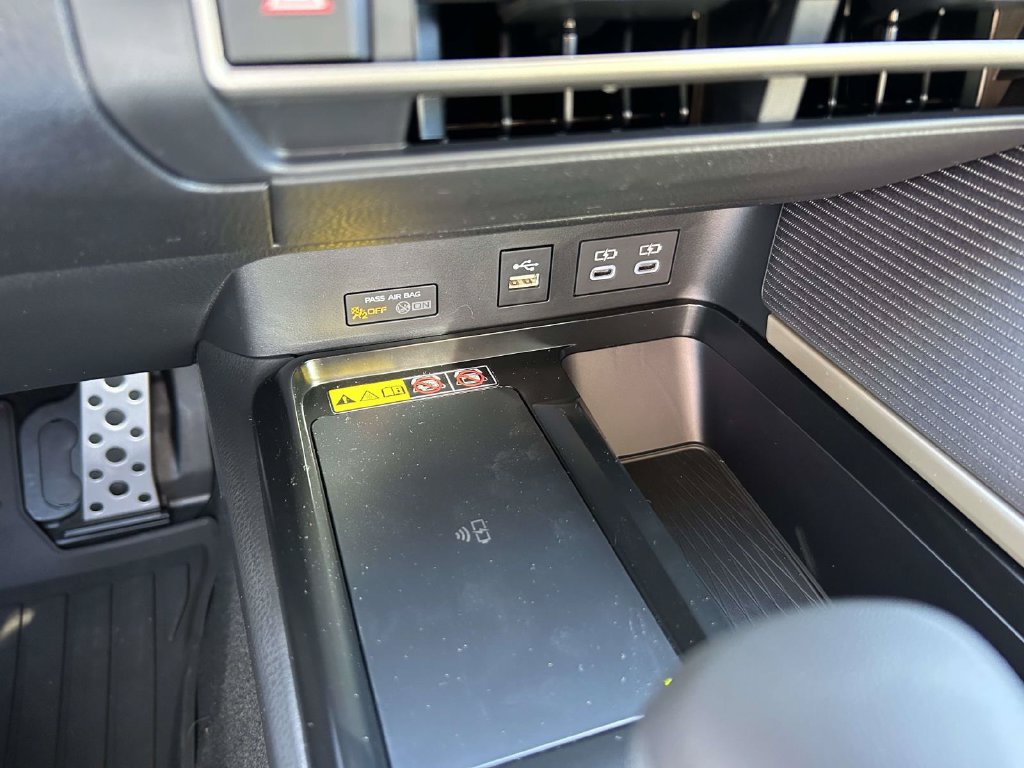 New 2026 Toyota Camry Hybrid FWD image 22