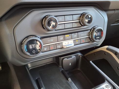 New 2025 Ford Bronco Badlands image 16