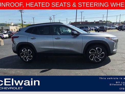 Used 2026 Chevrolet Trax RS w/ Sunroof Package FWD image 2