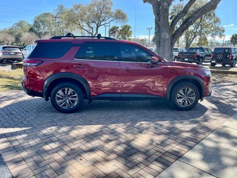 Used 2022 Nissan Pathfinder SV image 7