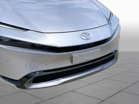 Used 2024 Toyota Prius XLE FWD image 31