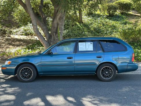 Used 1995 Toyota Corolla DX FWD image 2