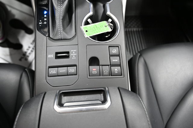 Used 2023 Toyota Highlander XLE AWD/4WD image 18