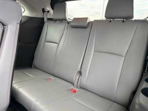 Used 2021 Toyota Highlander XLE AWD/4WD image 38