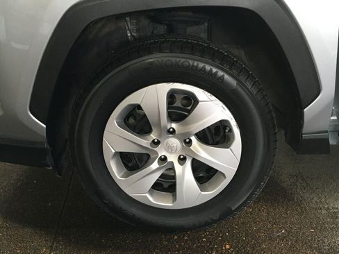 Used 2023 Toyota RAV4 LE AWD/4WD image 34