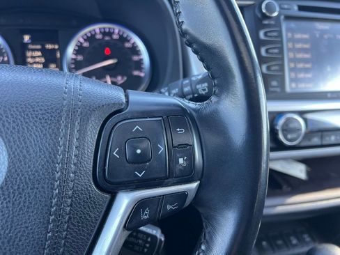 Used 2017 Toyota Highlander Limited image 13