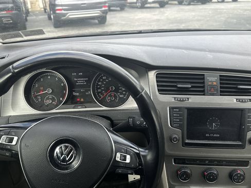 Used 2016 Volkswagen Golf S image 13