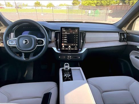 New 2026 Volvo XC90 B5 Plus AWD/4WD image 7