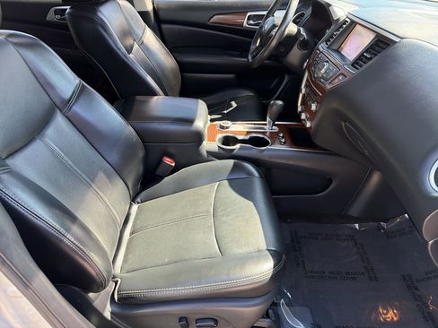 Used 2017 Nissan Pathfinder Platinum w/ Family Entertainment Package image 30