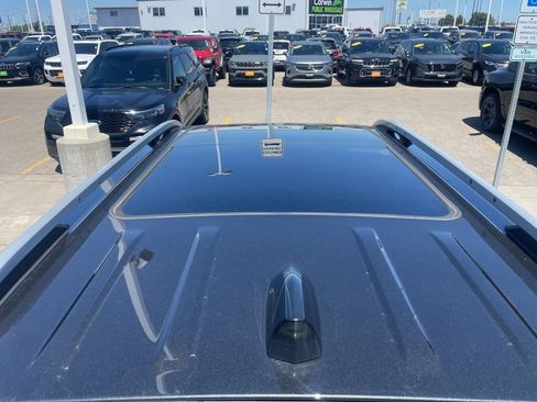 Used 2021 GMC Terrain SLT w/ Infotainment Package II AWD/4WD image 10