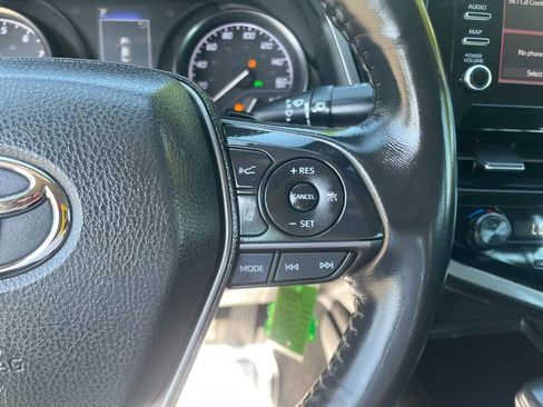 Used 2022 Toyota Camry SE FWD image 10