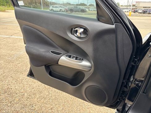 Used 2016 Nissan Juke S FWD image 20