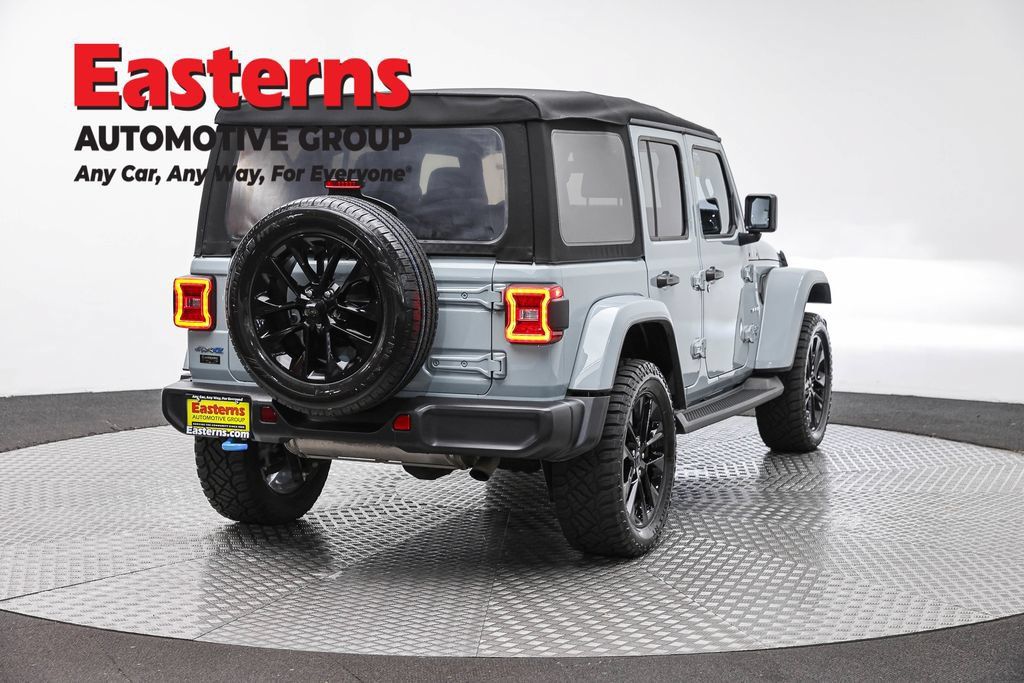 Used 2024 Jeep Wrangler Unlimited Sahara w/ Technology Group AWD/4WD image 5